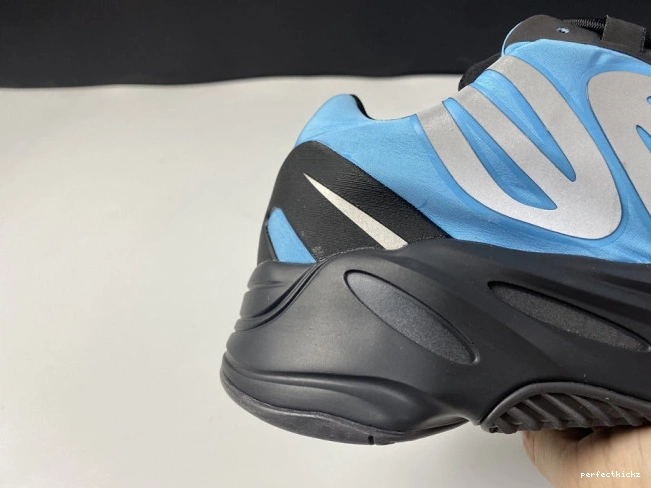 Yeezy 'Bright Boost Cyan' GZ3079 ADIDAS 700 MNVN 0722